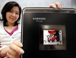 Фото дня: Samsung демонстрирует 3-дюймовый VGA-экран для цифровых камер