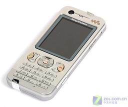 Sony Ericsson W890i - тонкий 3G Walkman "вживую"