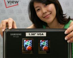 VGA в сотовом телефоне: разрешение нового дисплея Samsung - 400 точек на дюйм