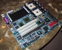 Двухпроцессорная GA-8IPXDR от Gigabyte на чипсете Plumas
