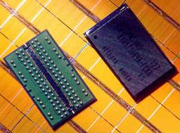 256 Мбит RDRAM чипы от Samsung, 0,15 мкм техпроцесс