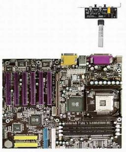 Comdex Fall 2001: SiS645 плата от SOYO