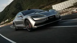 А смогла бы выдержать такое бензиновая машина? BYD жестко испытала флагманский электроседан Yangwang U7: за 9 суток он проехал 30 тыс. километров