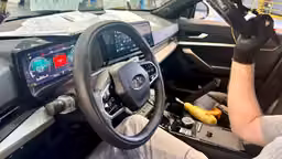 Больше никакого дубового пластика? АвтоВАЗ приготовил кое-что новое для Lada Azimut