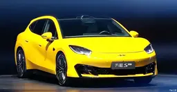 Аналог Porsche Taycan, только в разы дешевле. Представлены BYD Fangchengbao S и S GT: «дьявольские» 666 л.с., полный привод, режим дрифта — всего 240 тыс. юаней (3 млн рублей)