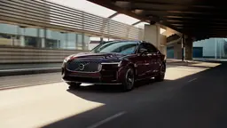 Volvo S90 отдают в Китае за полцены: флагманский седан можно купить за 220 тыс. юаней (2,8 млн рублей)
