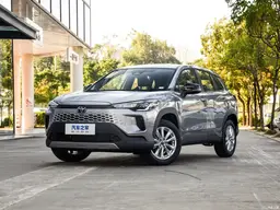 Китайцы предпочитают Toyota и Geely. Toyota Corolla Cross стала самым продаваемым бензиновым кроссовером Китая в августе 2026 года, Toyota RAV4 — на 3 месте