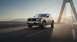 Lada Azimut получил кузов с двухсторонней оцинковкой, моторы Евро-6 и боковые шторки безопасности. Цена базовой версии по прогнозу Максима Кадакова — 2,0-2,1 млн рублей