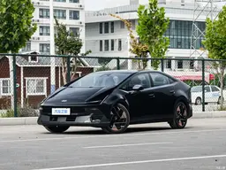 Дизайн как у Lamborghini, цена — всего 132 тыс. юаней (1,65 млн рублей), 228 л.с., просторный салон и пожизненная гарантия. В Китае вышел Hyundai Ioniq V