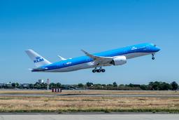 KLM получила первый дальнемагистральный Airbus A350-900, в будущем компания планирует использовать и новейшие Airbus A350F