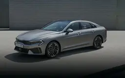 Обновленный Kia K5 начали продавать в России: гибрид, «автомат» и цена 4,95 млн рублей