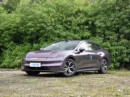 Changan Qiyuan A06 популярен в России, в Китае уже представили Qiyuan A06 2027 — он проезжает 2120 км на баке бензина
