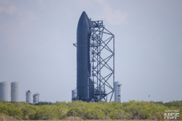 Starship покрылся инеем: SpaceX готовит корабль к Flight 15