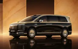Кожаный салон, хрусталь и 530 л.с.: в Россию везут Maextro V800 — это конкурент Toyota Alphard и Mercedes-Benz V-Class