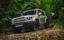 Внедорожник с дизайном Land Rover/Land Cruiser и ценой 5 млн рублей стал хитом: россияне купили более 1000 полноприводных Esteo V27 за два месяца