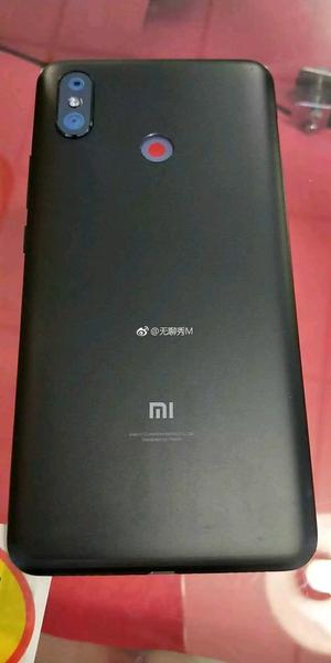Огромный Xiaomi Mi Max 3 показался на живых фото, фото 1