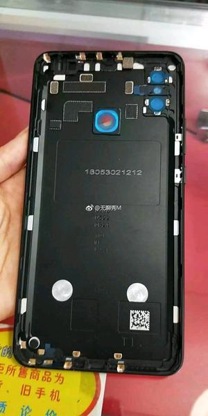 Огромный Xiaomi Mi Max 3 показался на живых фото, фото 2
