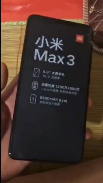 Фотогалерея дня: огромный Xiaomi Mi Max 3 в руках пользователя, фото 1
