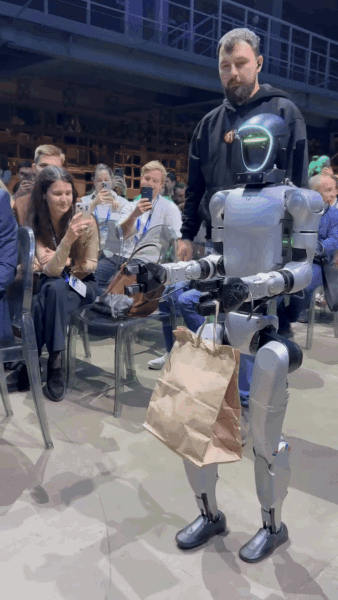 Собственный корреспондент iXBT.com на Yandex Physical AI Conf
