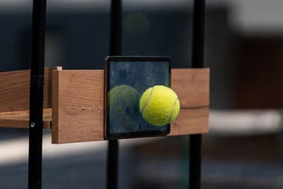 Из пушки по планшету: Honor Pad X8b обстреляли теннисными мячами
