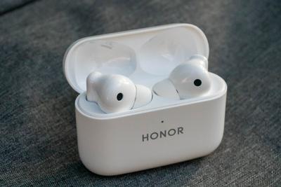 Первый взгляд на TWS-наушники Honor Earbuds 2 Lite