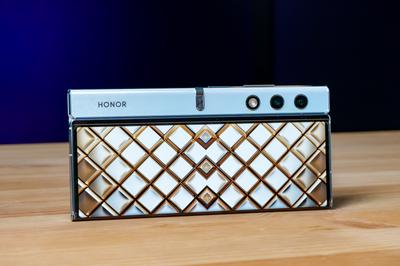 Первый взгляд на Honor V Purse: складной смартфон, который притворяется сумочкой