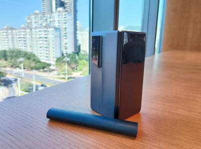 Honor Magic V2 RSR: первый взгляд на складной смартфон, разработанный совместно с Porsche Design