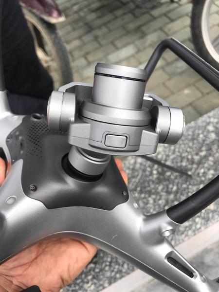 Квадрокоптер DJI Phantom 5 оснащен камерой со сменными объективами