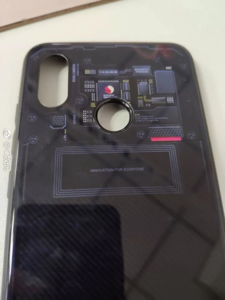 Чехол для Xiaomi Mi 8 имитирует заднюю панель Mi 8 Explorer Edition