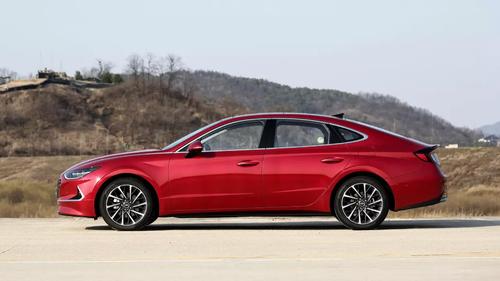 За Hyundai Sonata — в Казахстан. Популярный седан резко подешевел в соседней стране