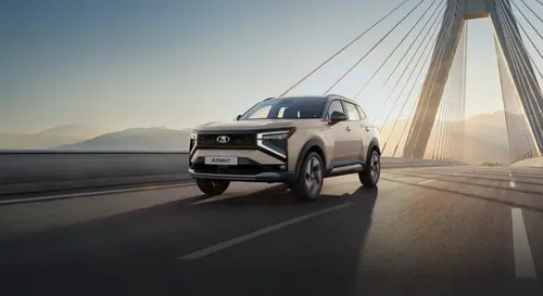 Lada Azimut получил кузов с двухсторонней оцинковкой, моторы Евро-6 и боковые шторки безопасности. Цена базовой версии по прогнозу Максима Кадакова — 2,0-2,1 млн рублей