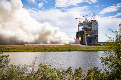 NASA испытало двигатель лунной ракеты SLS на 111% мощности