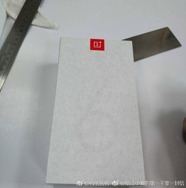 Появилась фотография упаковки смартфона OnePlus 6T, фото 2
