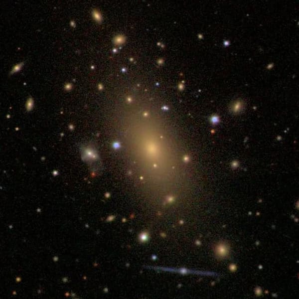 Крупнейшая галактика Вселенной оказалась ещё больше: IC 1101 продолжает расти