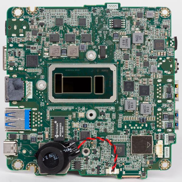 Core i7-7567U и i5-7260U выглядят иначе