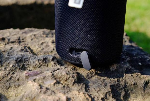 Защищенная колонка Xiaomi на природе, фото 3