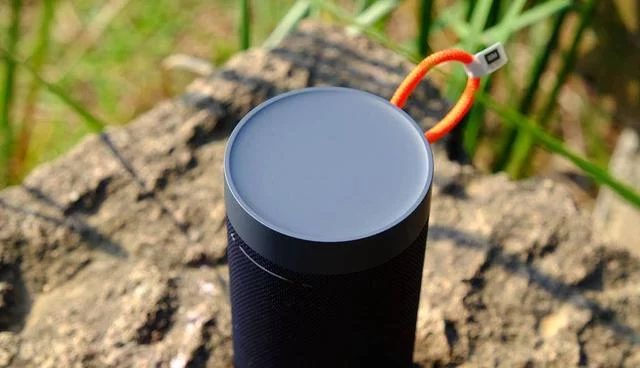 Защищенная колонка Xiaomi на природе, фото 1
