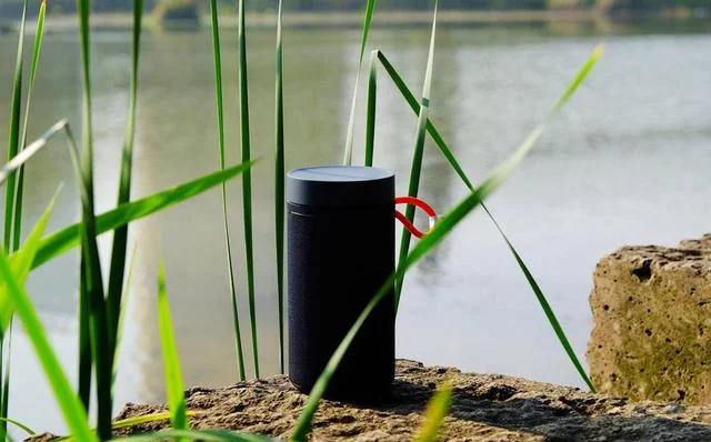 Защищенная колонка Xiaomi на природе, фото 6