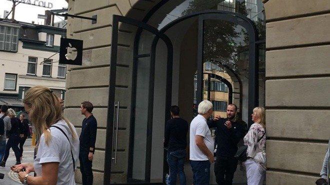 Много дыма: загоревшийся iPad в Амстердаме привел к эвакуации магазина