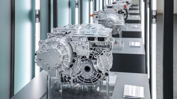 Представлен первый в мире электропривод 16-в-1 Geely Thunder с рекордным КПД 93,8%