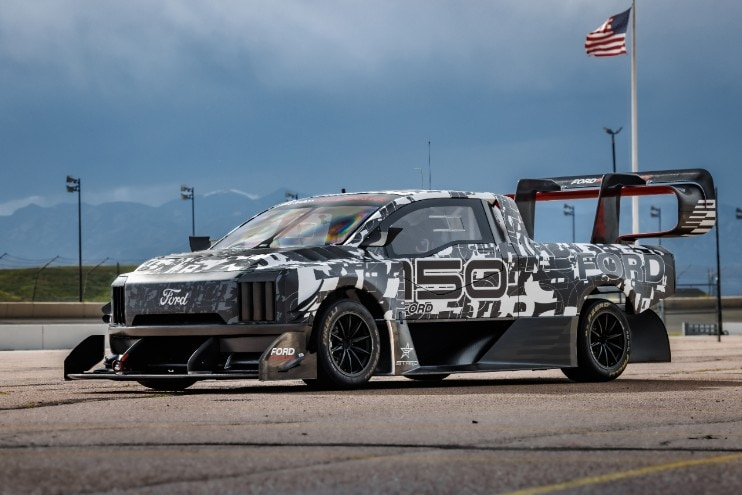 Представлен Ford F-150 Lightning SuperTruck EV: 2000 л.с. и 2700 кг прижимной силы на скорости 240 км/ч, фото 2