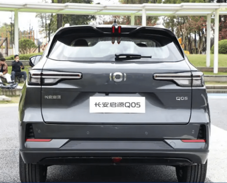 Новейший кроссовер Changan с хорошим оснащением, 214 л.с., расходом 1,33 л/100 км – дешевле 20 тыс. долларов. Changan Qiyuan Q05 доступен для предзаказа в Китае, фото 3