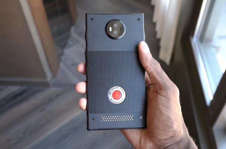 Необычный смартфон Red Hydrogen One немного задержится, но при этом станет лучше, фото 1