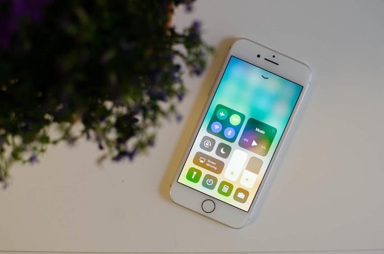 Очередное обновление iOS нарушило работу некоторых смартфонов iPhone 8, побывавших в неофициальных сервисных центрах, фото 1