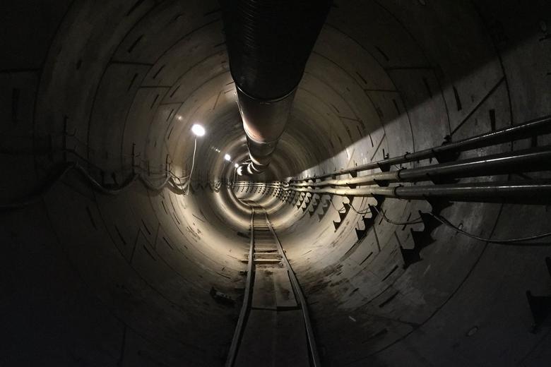 Илон Маск показал первый туннель The Boring Company, фото 1