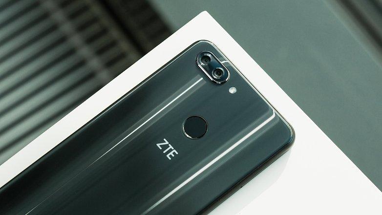 Председатель ZTE извинился перед клиентами и сотрудниками фирмы за ситуацию с санкциями США