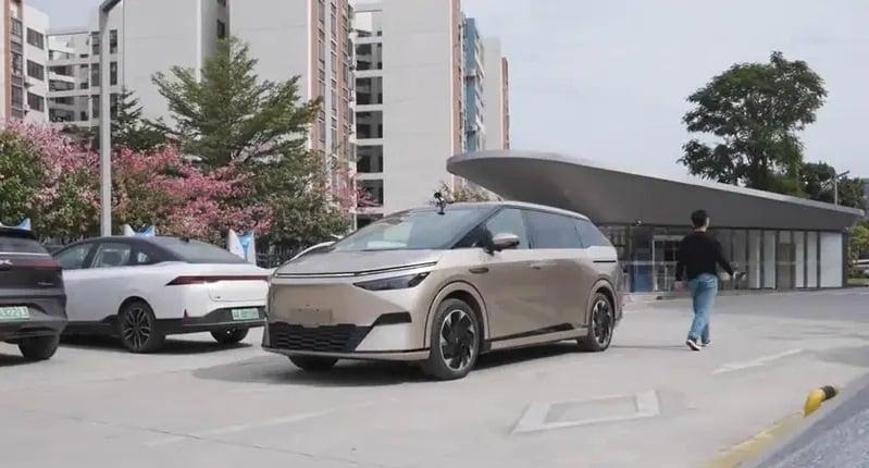 Xpeng X9 показал возможности автопилота и парковщика в большом видеоролике, фото 1
