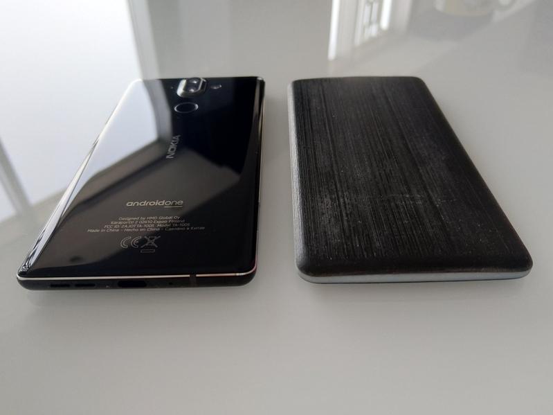 Опубликованы фотографии прототипов смартфонов Nokia 8 Sirocco, Nokia 1 и Nokia 8110