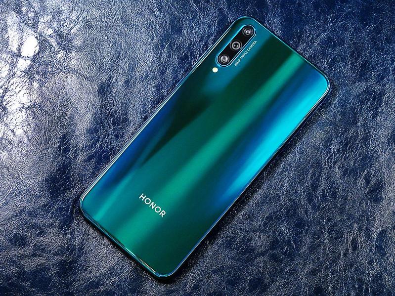 «Идеальный» молодёжный смартфон Honor в полный рост, фото 2
