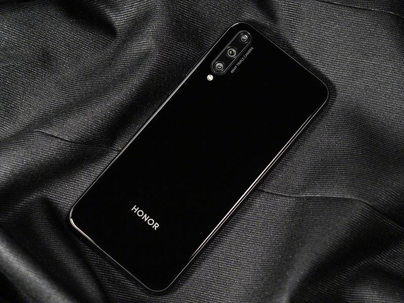 «Идеальный» молодёжный смартфон Honor в полный рост, фото 3